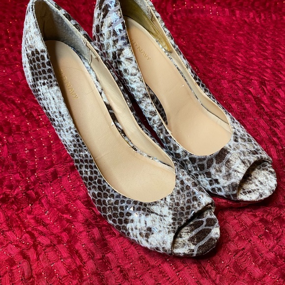 OLD NAVY HEELS - Picture 1 of 5